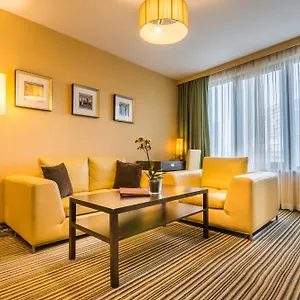 4* Hotel Western Olives - Free Pool & Parking