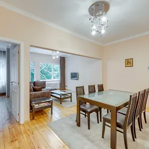 Central Apartment Apartamento
